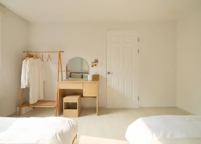 5 Min To 마포역, Easy Access To Hongdae, Airport Railroad And Bus - Foreigner Only *