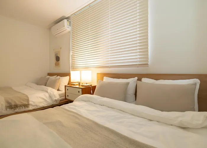 5 Min To 마포역, Easy Access To Hongdae, Airport Railroad And Bus - Foreigner Only アパート ソウル特別市