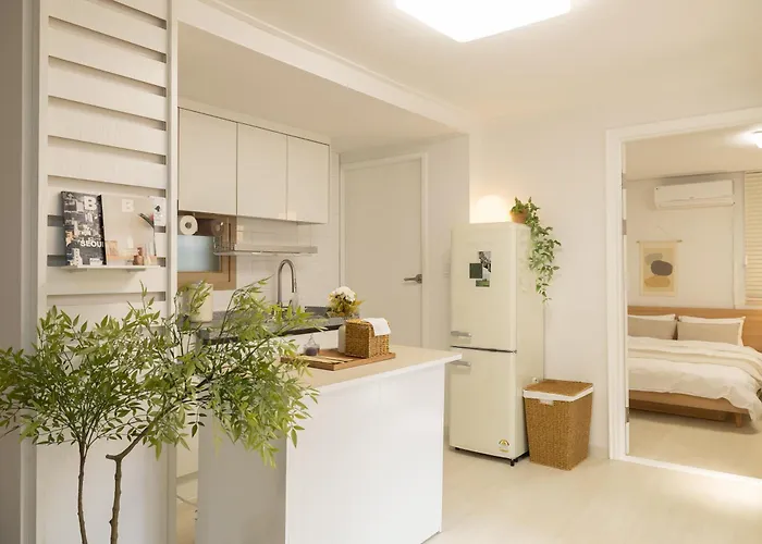 5 Min To 마포역, Easy Access To Hongdae, Airport Railroad And Bus - Foreigner Only *